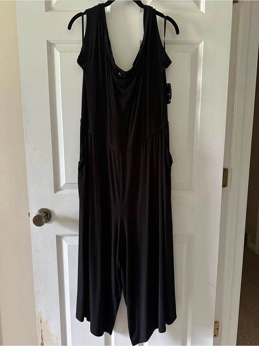 Sleeveless Black Wide-Leg Jumpsuit with Scoop Neck